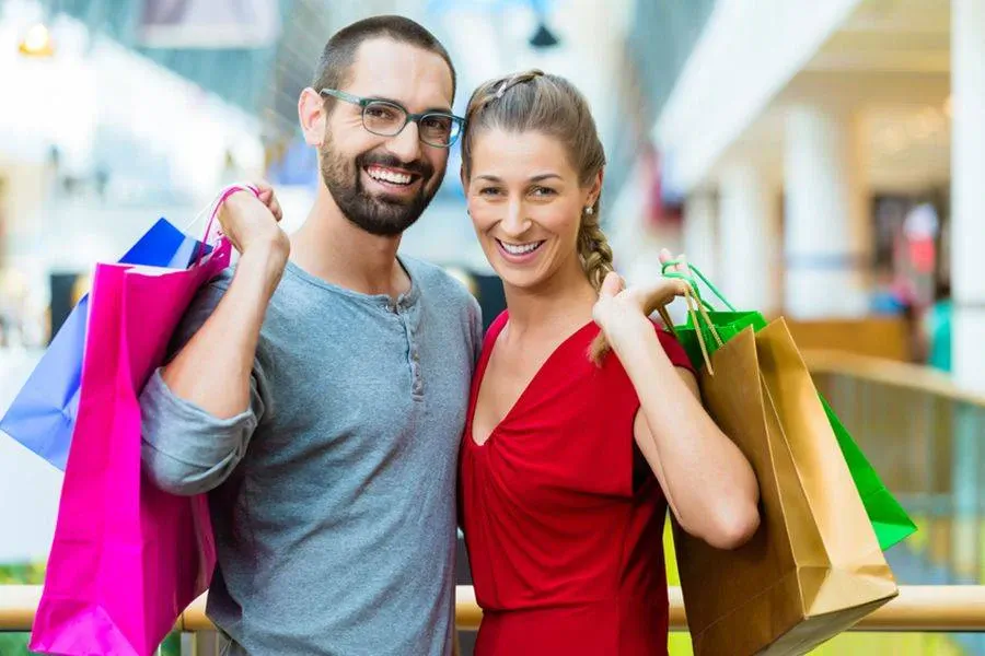 Un'indagine condotta da Coop Online ha mostrato le differenze comportamentali degli acquirenti di sesso opposto negli acquisti online.
