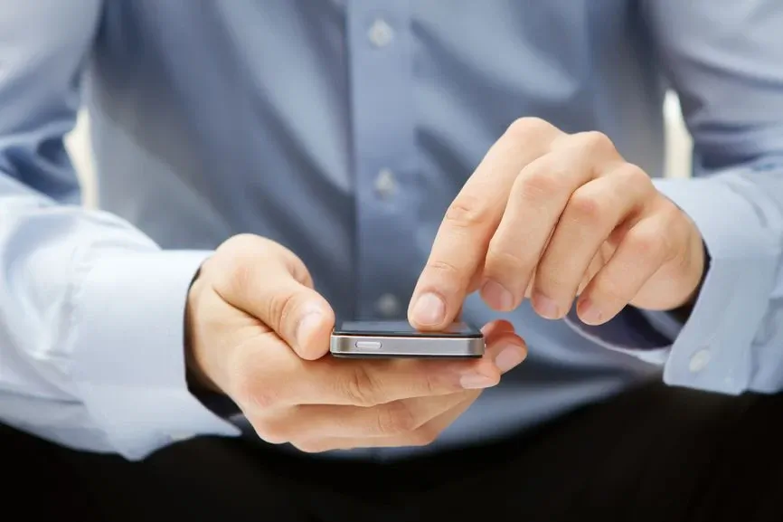 Google ha introdotto una soluzione che permette agli inserzionisti AdWords di tracciare le conversioni che avvengono telefonicamente.