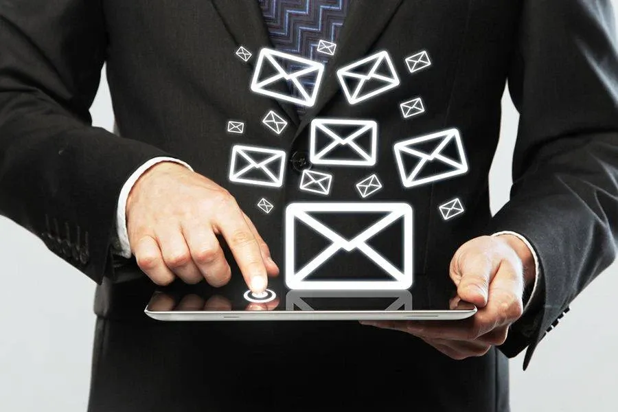 Un alias email è  un indirizzo email alternativo che rimanda a un indirizzo email esistente, è in poche parole un -soprannome- della casella di posta principale.